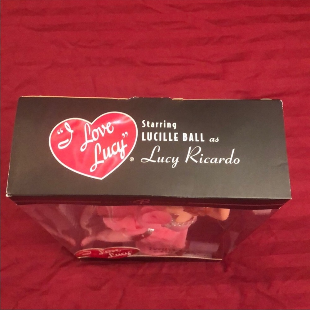 I Love Lucy Barbie - Lucy Gets In Pictures - Picture 6 of 11